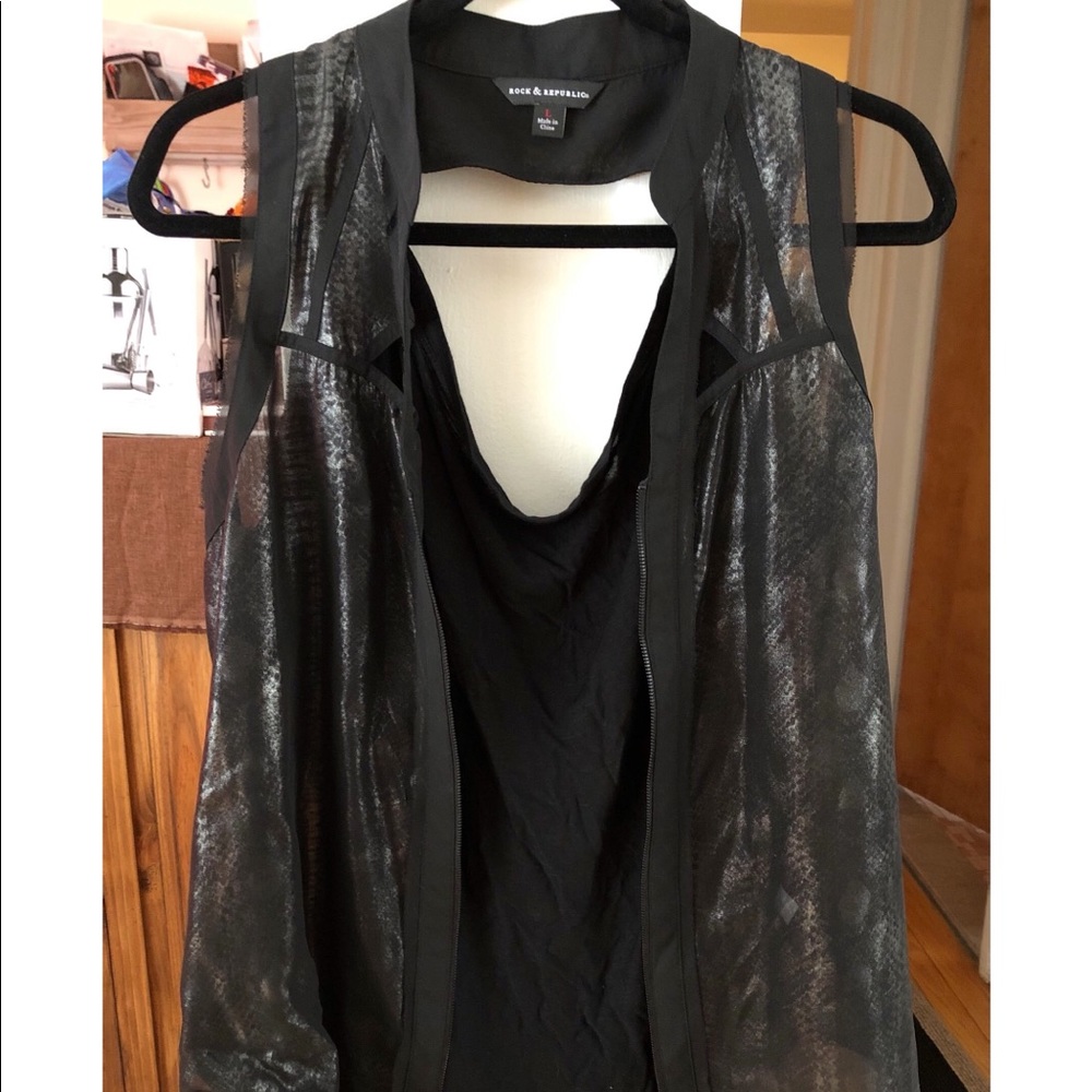 Rock&Republic Reptile-Sheer Sleeveless Zip Up - L